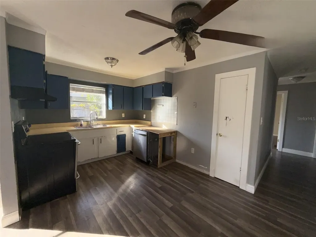 285 E Lake Street Umatilla FL 32784