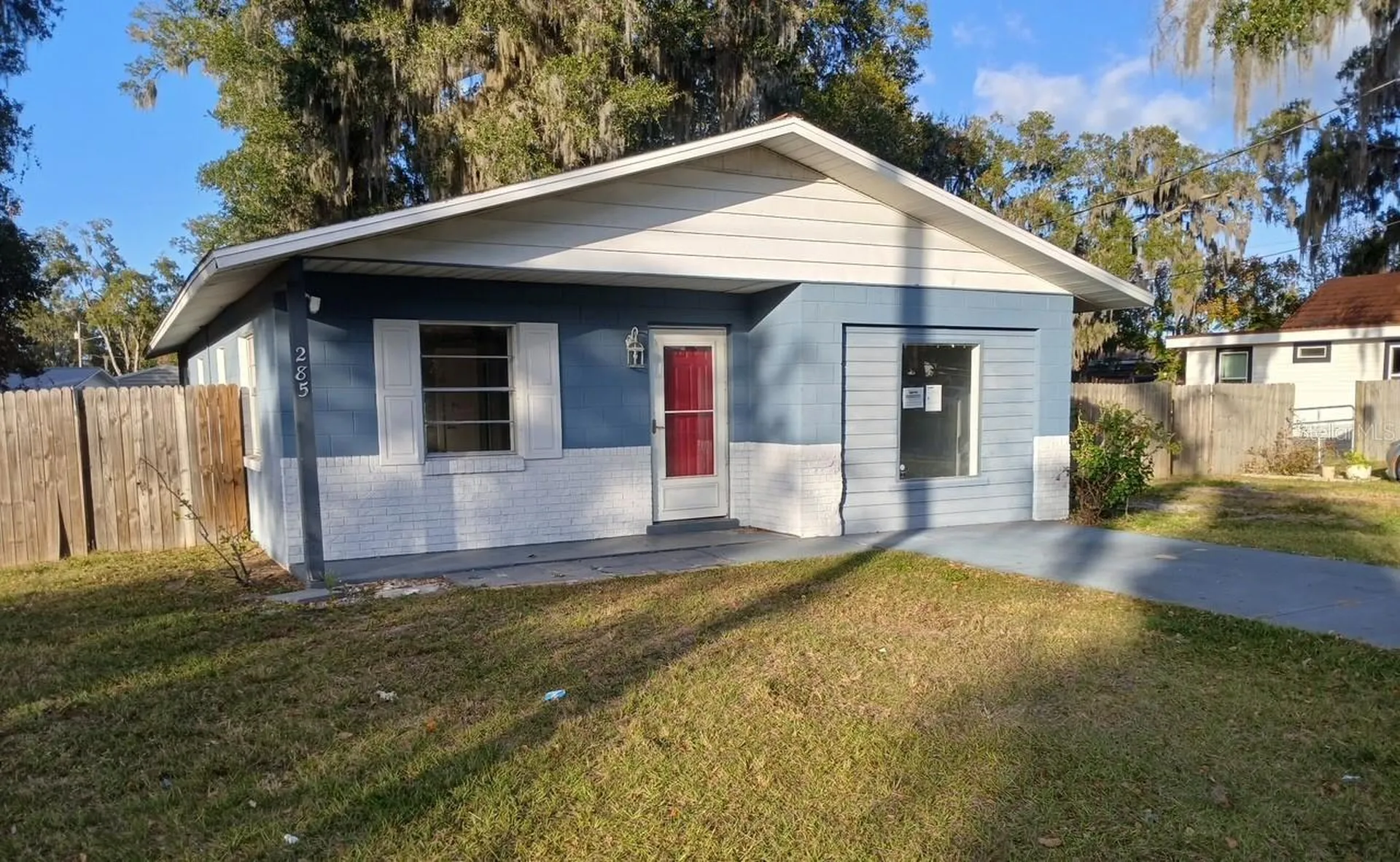 285 E Lake Street Umatilla FL 32784