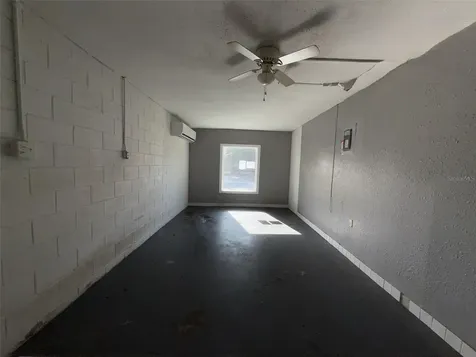 285 E Lake Street Umatilla FL 32784