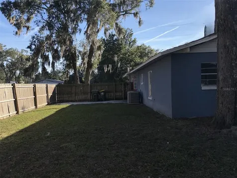 285 E Lake Street Umatilla FL 32784