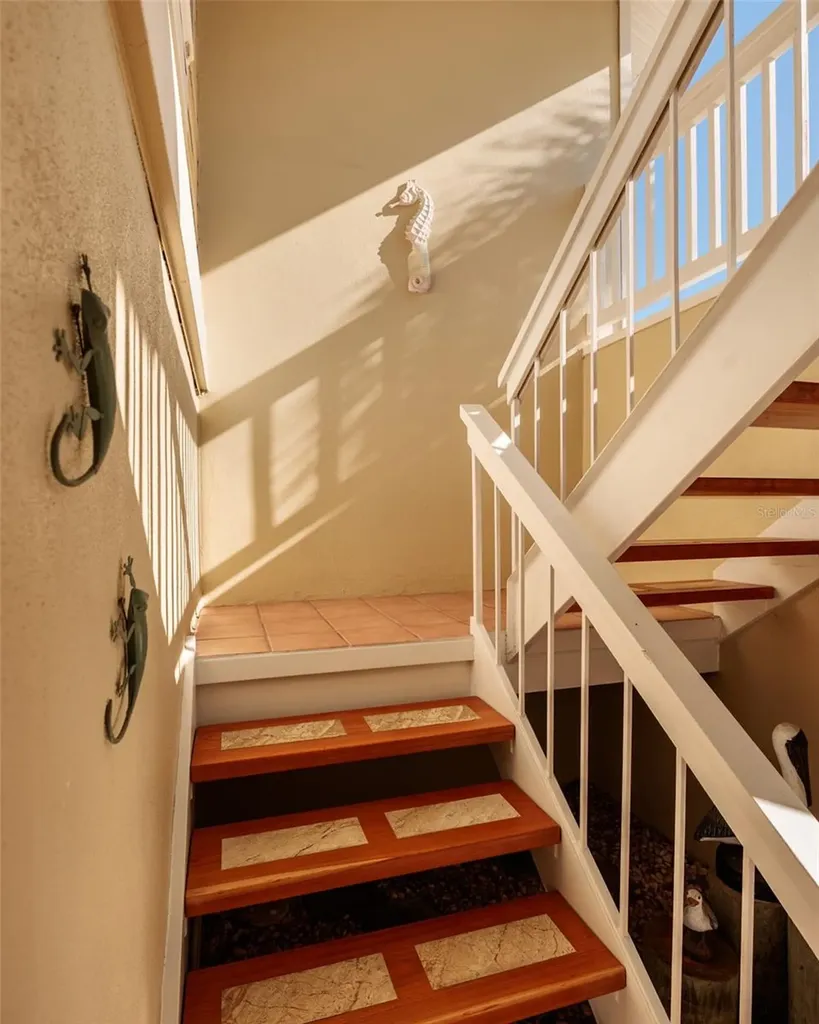 216 Sun Vista Ct S Treasure Island FL 33706