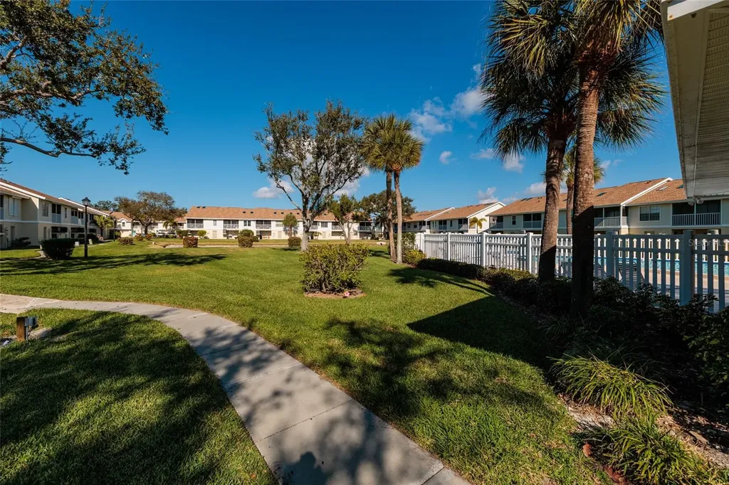 216 Sun Vista Ct S Treasure Island FL 33706