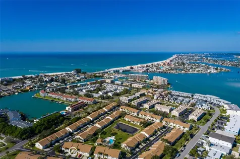216 Sun Vista Ct S Treasure Island FL 33706