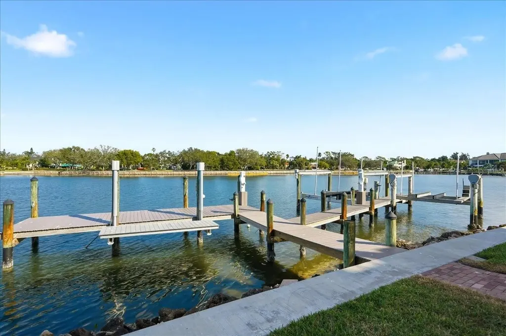 315 S Shore Drive Sarasota FL 34234