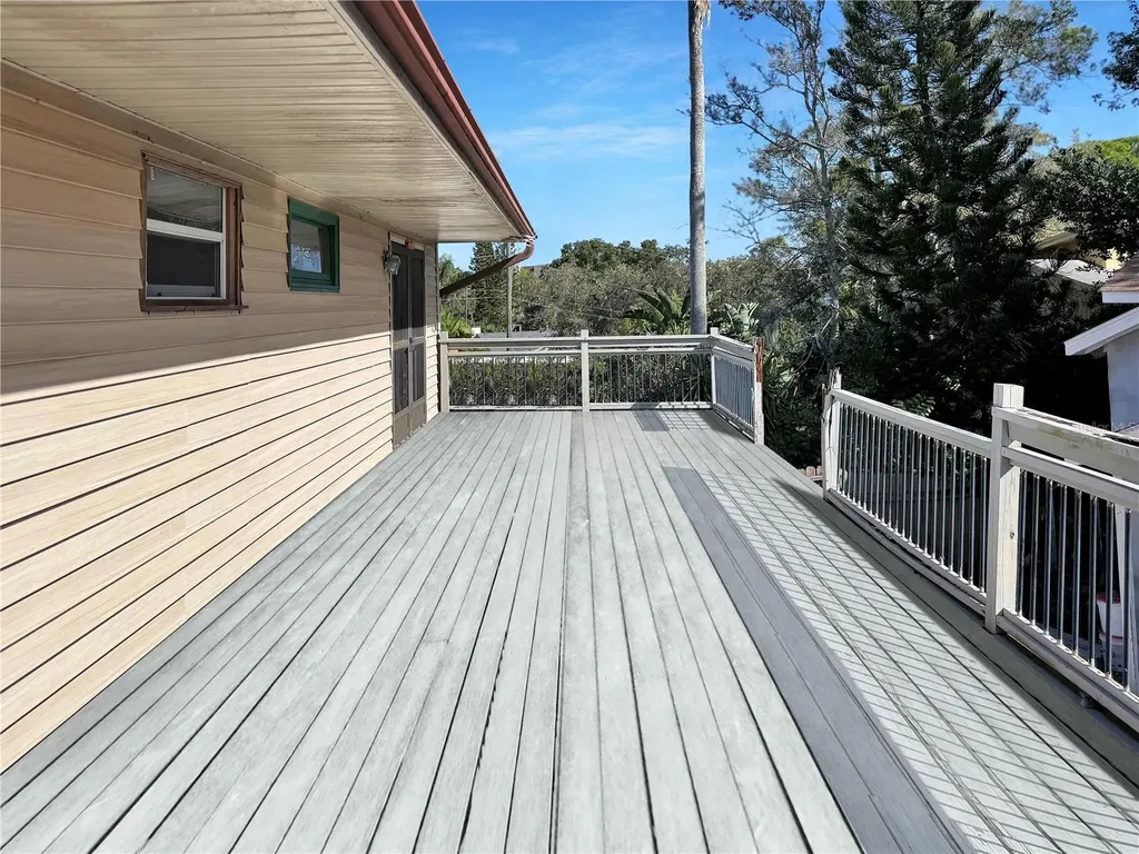 1631 Plaza Place Tarpon Springs FL 34689