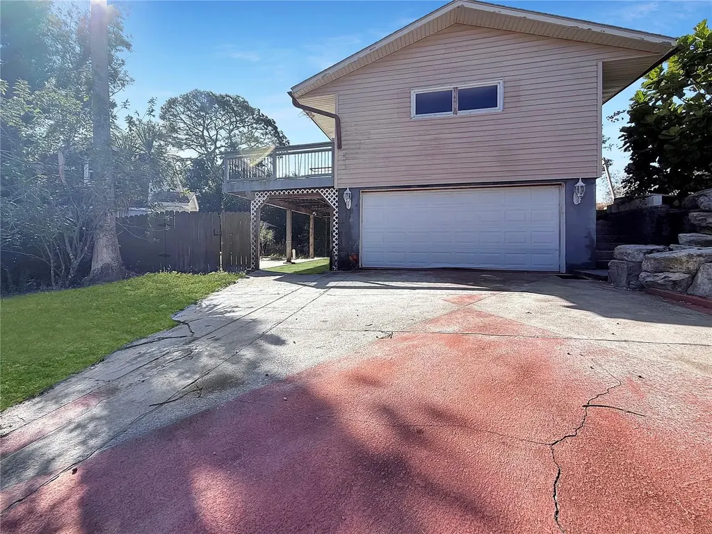 1631 Plaza Place Tarpon Springs FL 34689