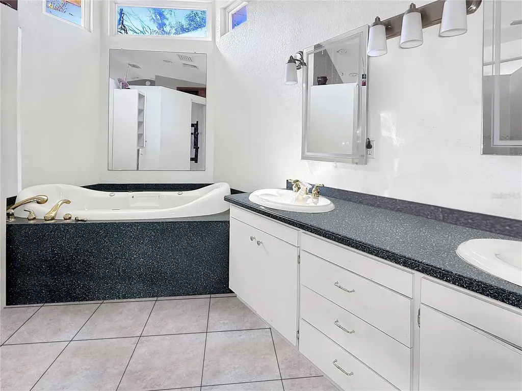 1631 Plaza Place Tarpon Springs FL 34689