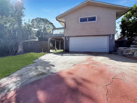 1631 Plaza Place Tarpon Springs FL 34689