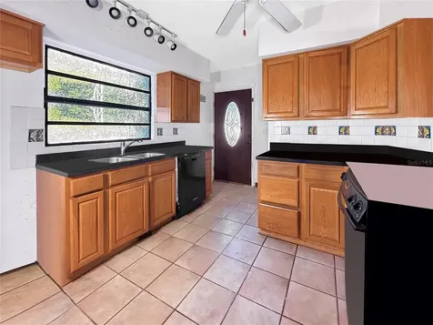1631 Plaza Place Tarpon Springs FL 34689