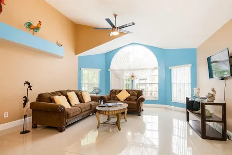 5012 Laguna Bay Circle Kissimmee FL 34746
