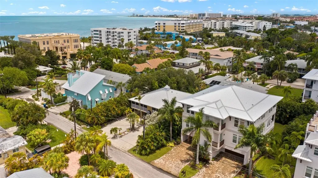 1021 Crescent Street Sarasota FL 34242