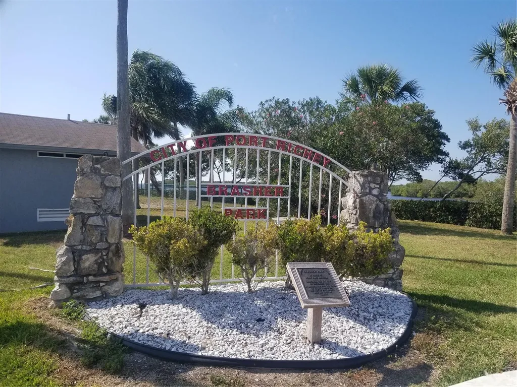 5127 Bay Boulevard Port Richey FL 34668