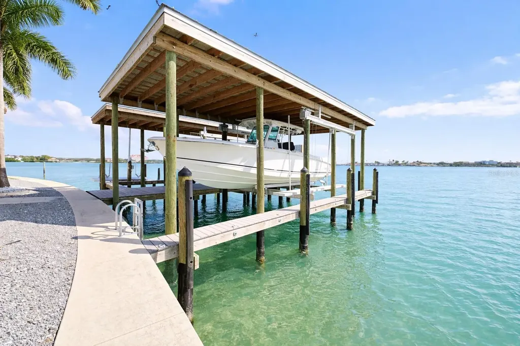 7801 9th Avenue S St Petersburg FL 33707