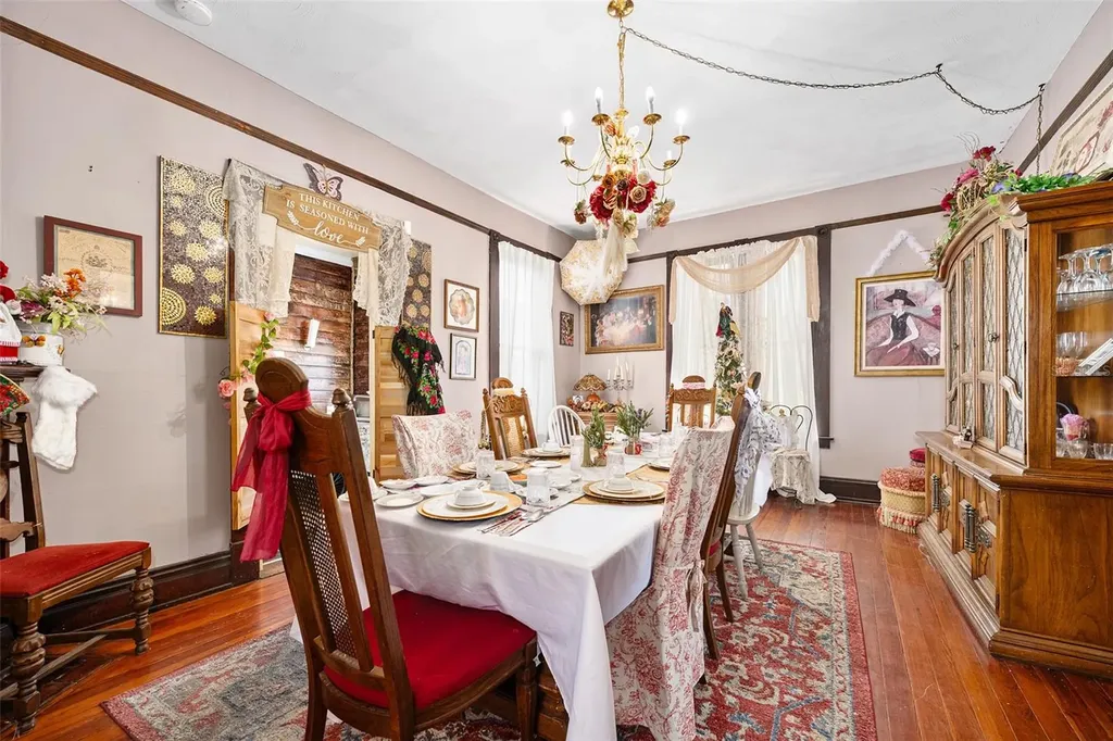 228 W Howry Avenue Deland FL 32720