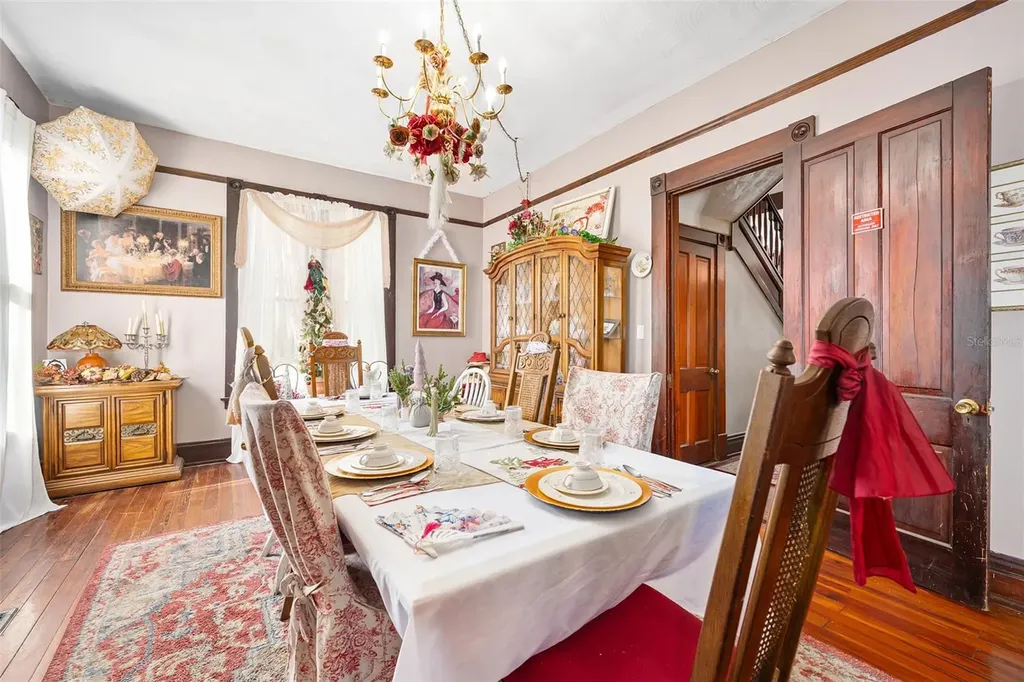 228 W Howry Avenue Deland FL 32720