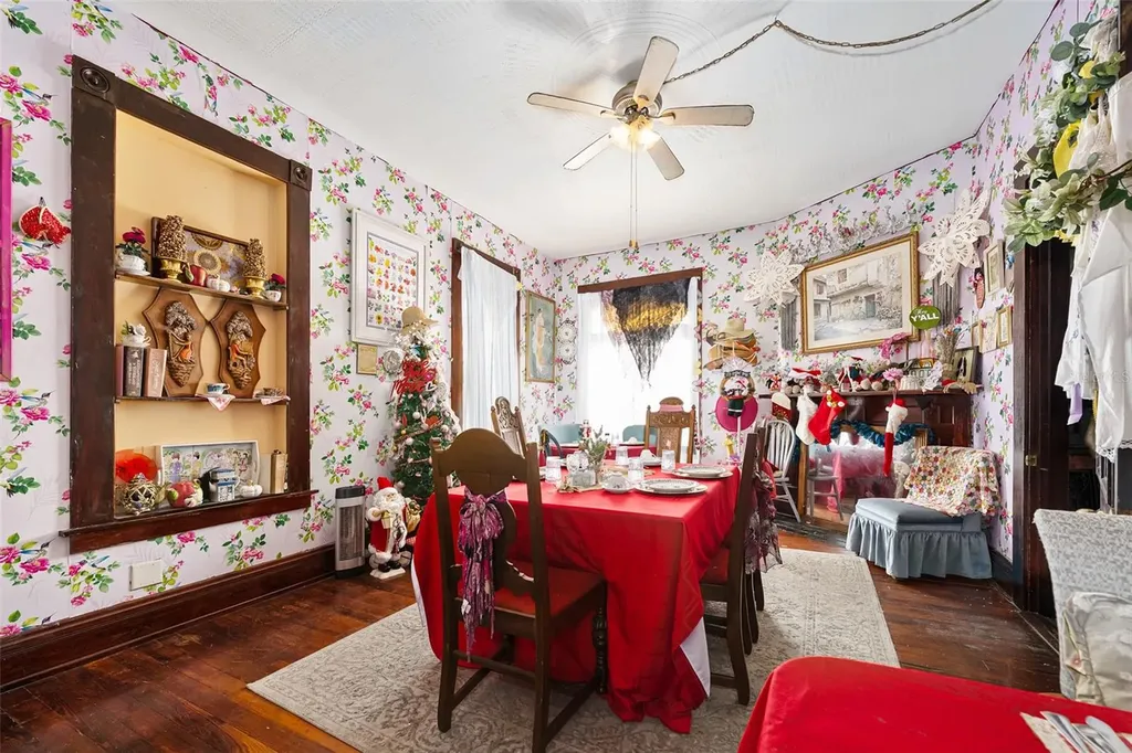 228 W Howry Avenue Deland FL 32720