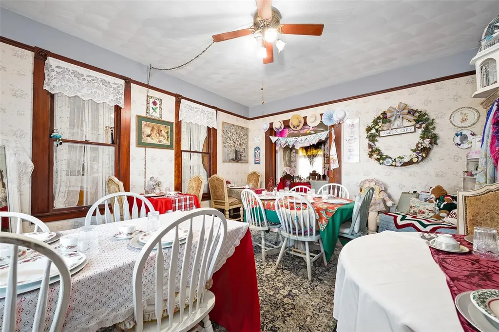 228 W Howry Avenue Deland FL 32720