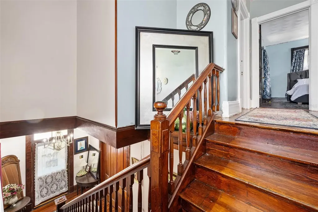 228 W Howry Avenue Deland FL 32720