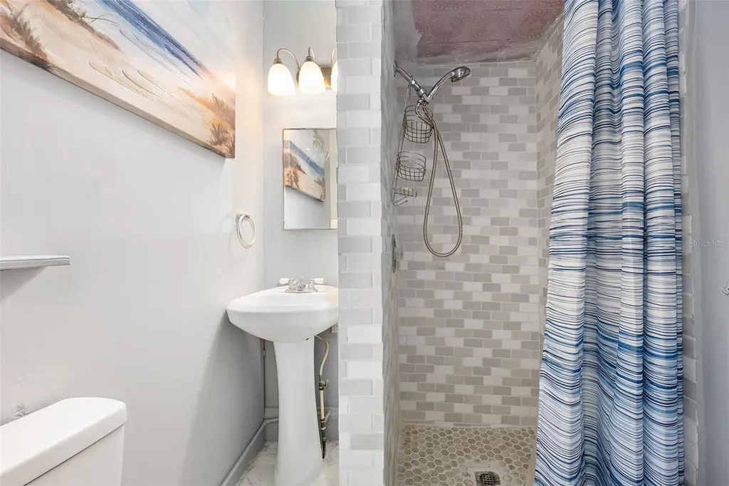 228 W Howry Avenue Deland FL 32720