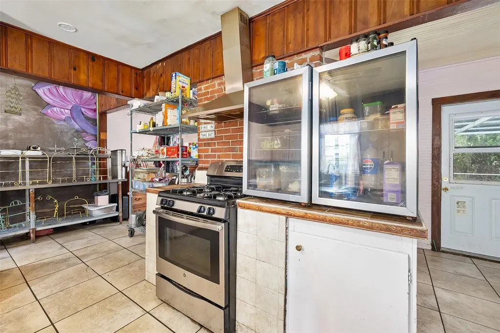 228 W Howry Avenue Deland FL 32720