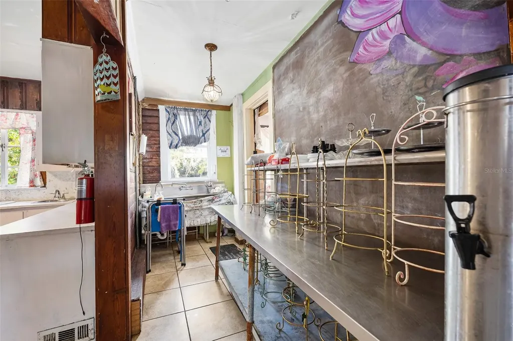 228 W Howry Avenue Deland FL 32720