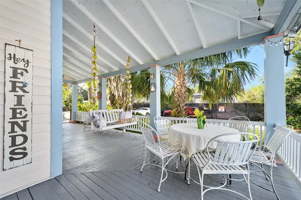 228 W Howry Avenue Deland FL 32720