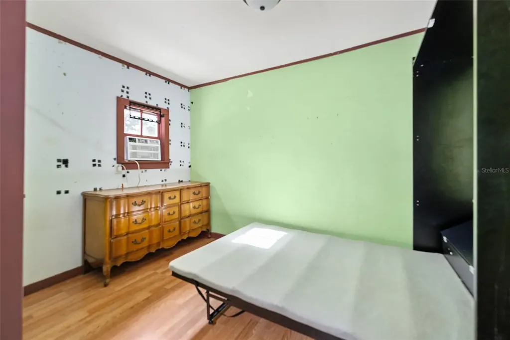 228 W Howry Avenue Deland FL 32720