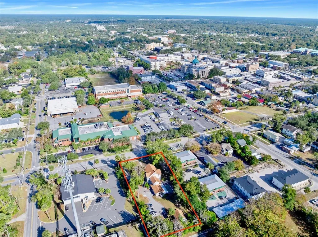 228 W Howry Avenue Deland FL 32720