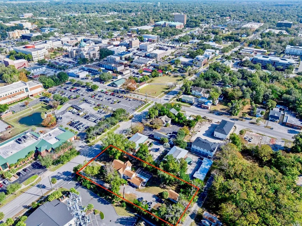 228 W Howry Avenue Deland FL 32720