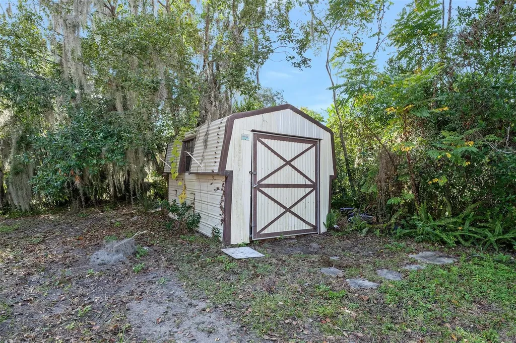 228 W Howry Avenue Deland FL 32720