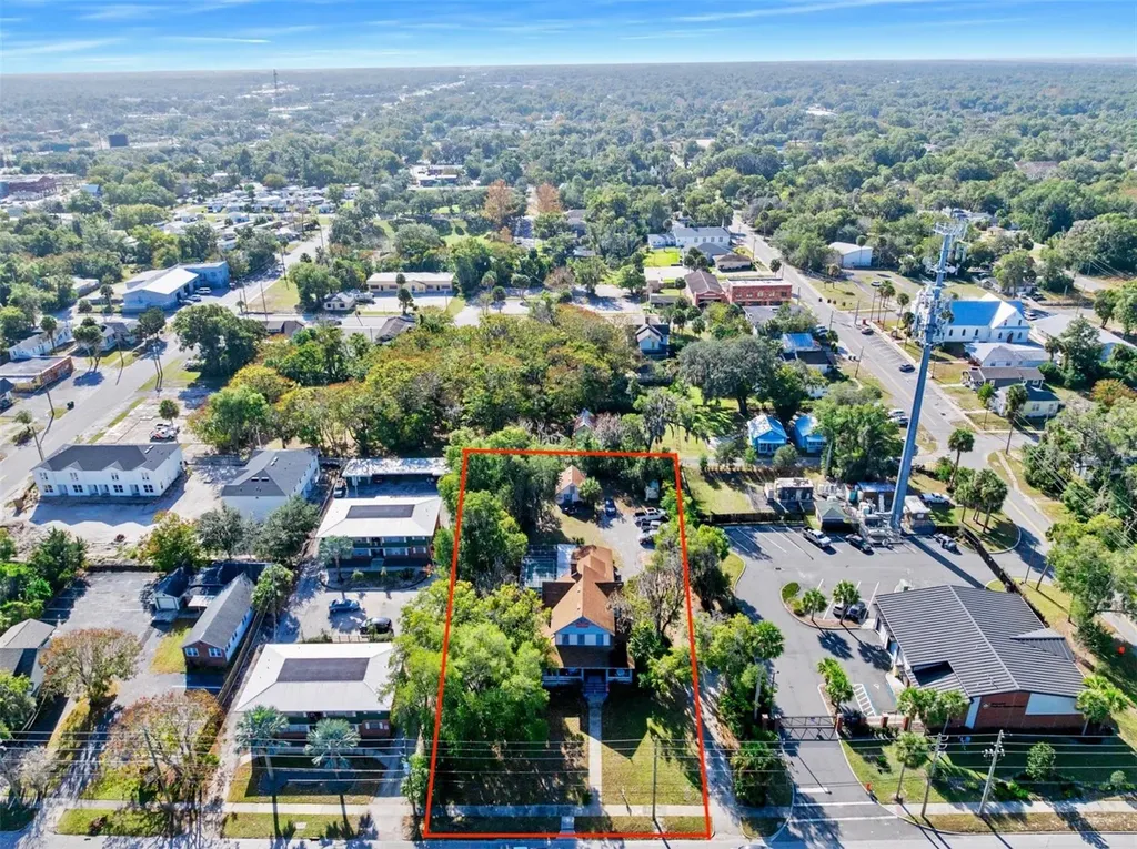 228 W Howry Avenue Deland FL 32720