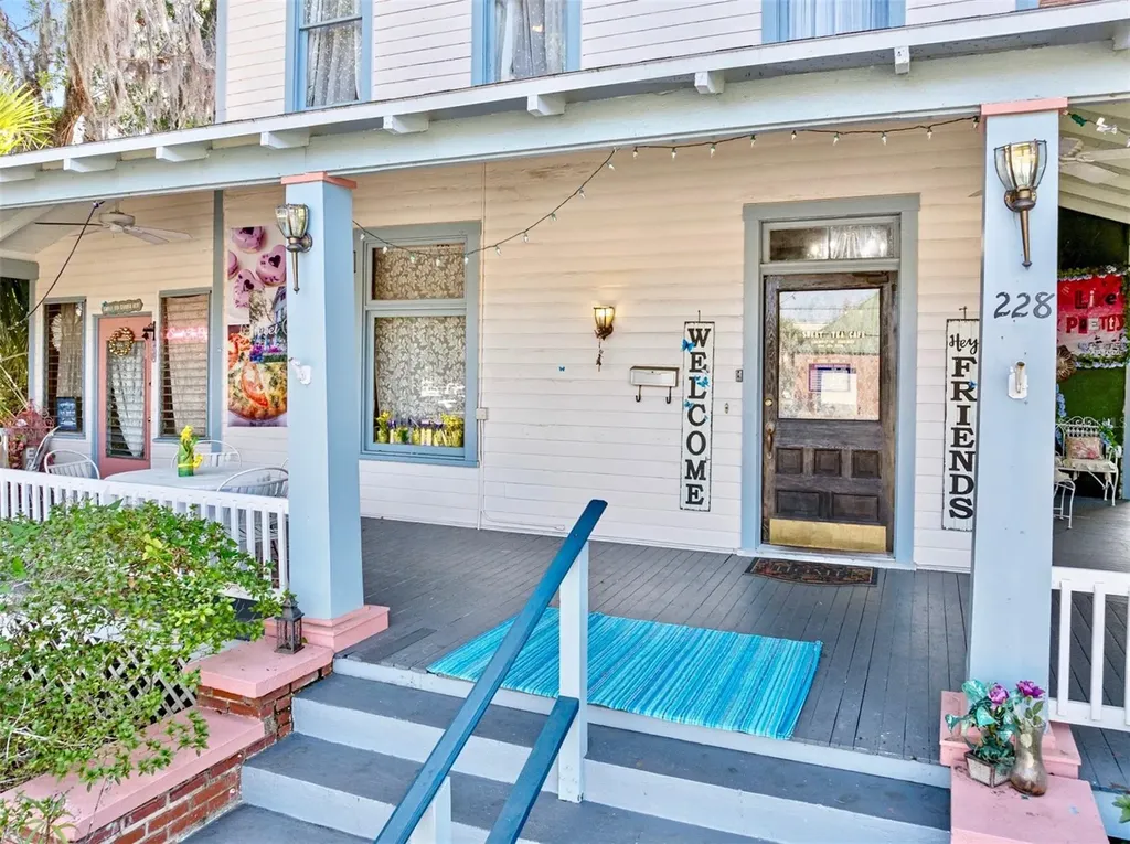 228 W Howry Avenue Deland FL 32720