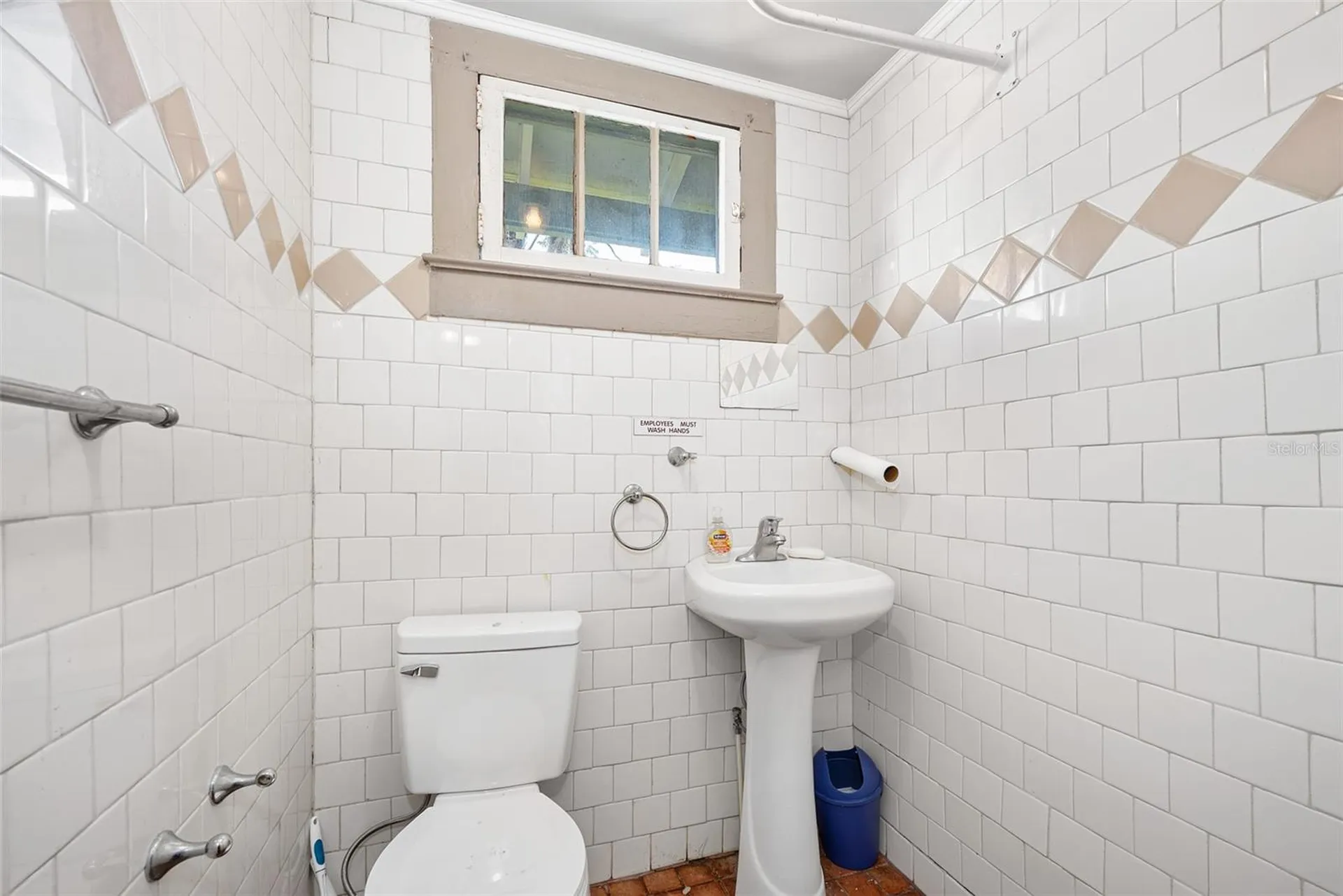 228 W Howry Avenue Deland FL 32720