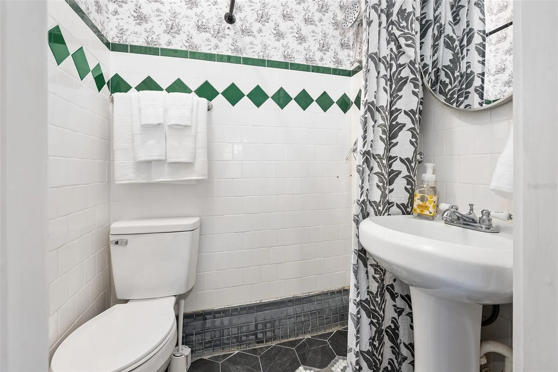 228 W Howry Avenue Deland FL 32720