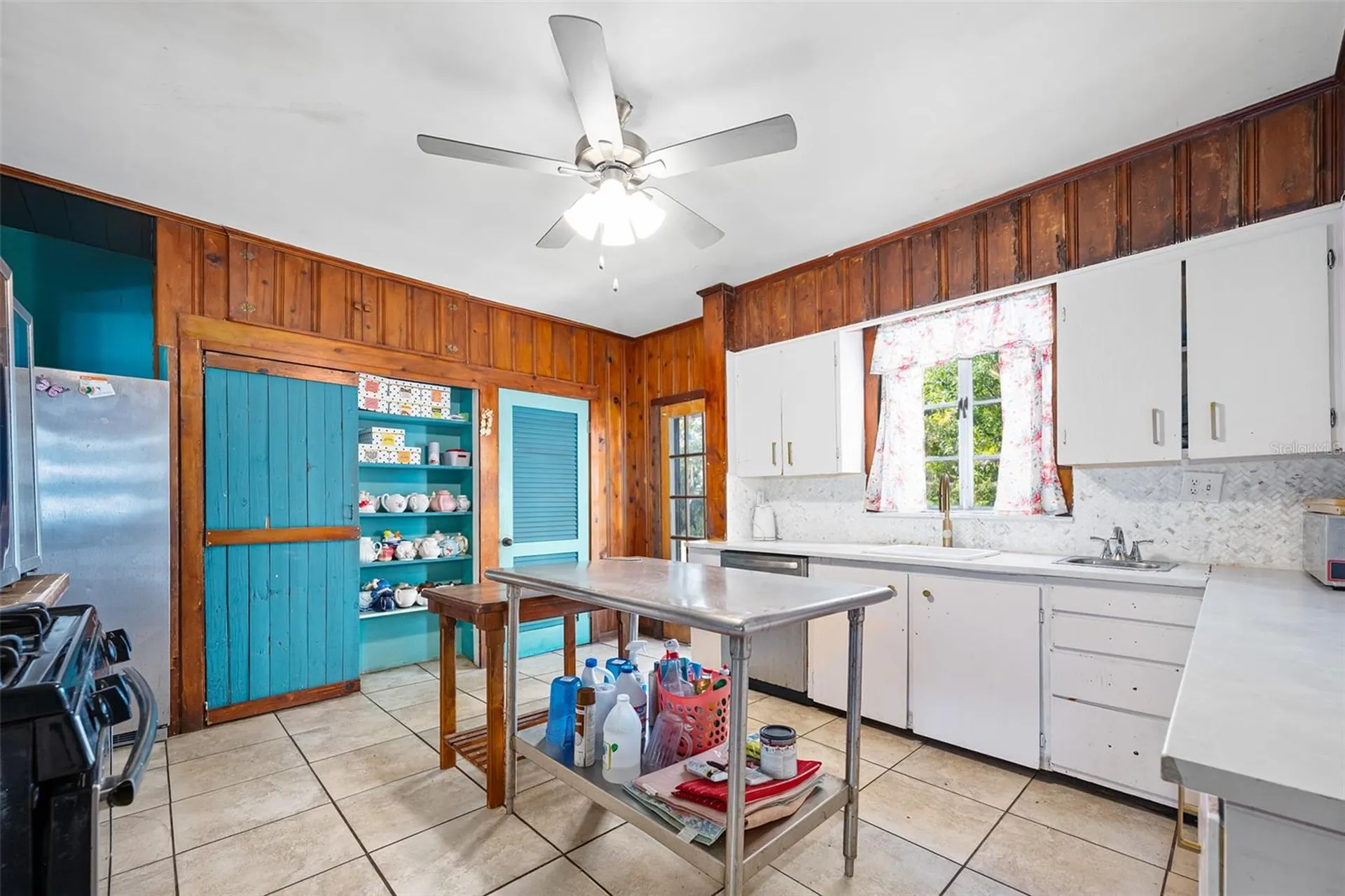 228 W Howry Avenue Deland FL 32720