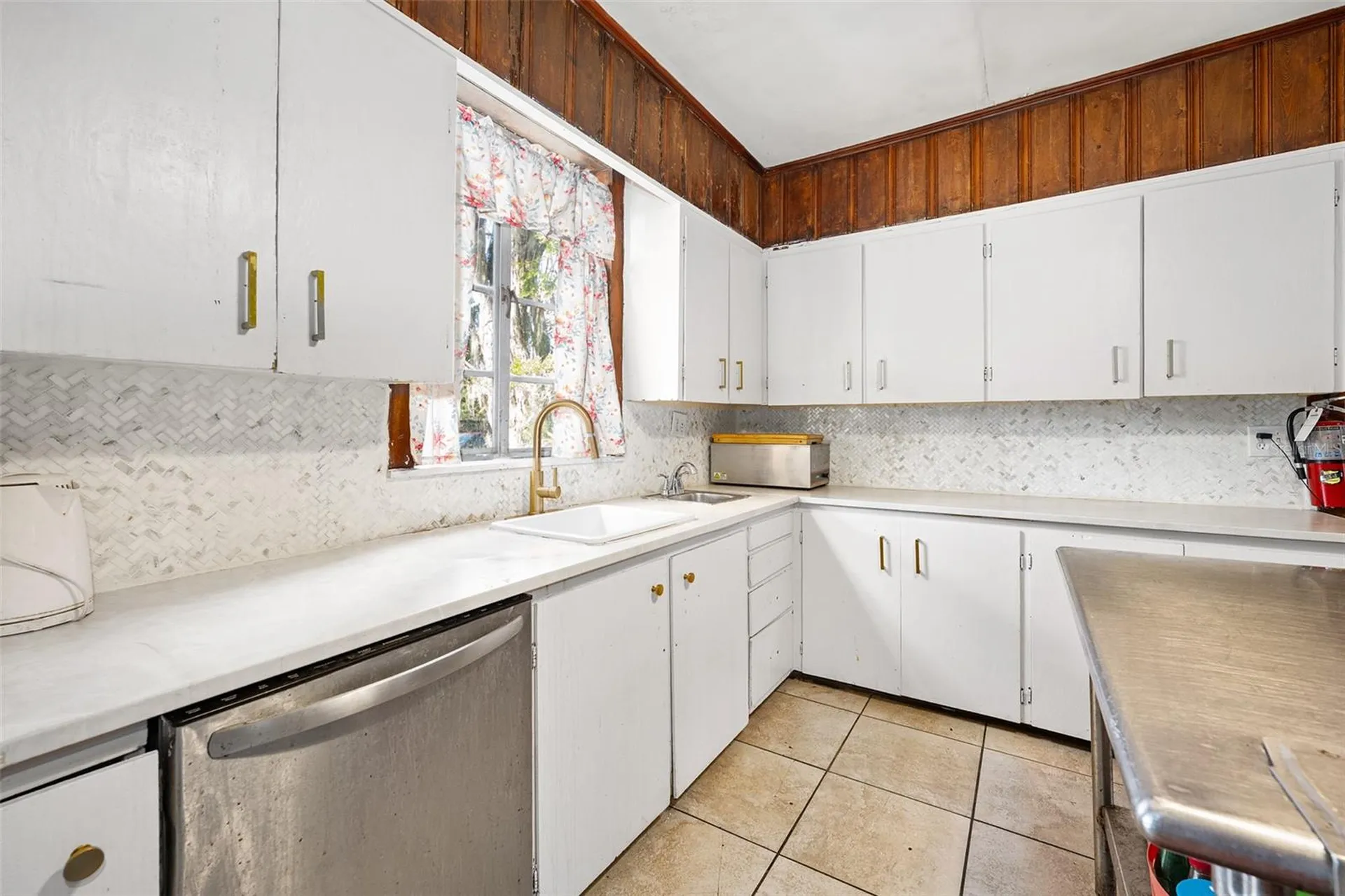 228 W Howry Avenue Deland FL 32720