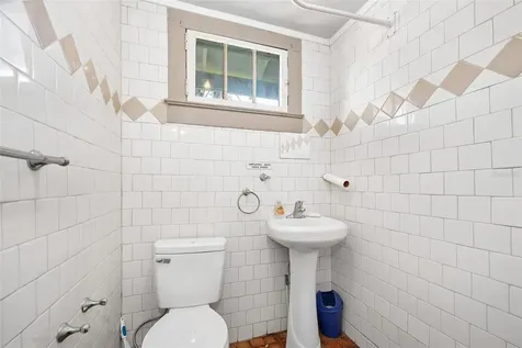 228 W Howry Avenue Deland FL 32720