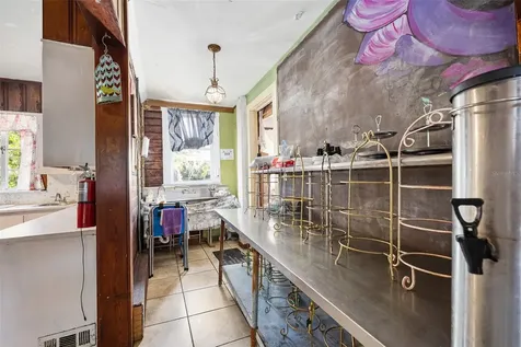 228 W Howry Avenue Deland FL 32720