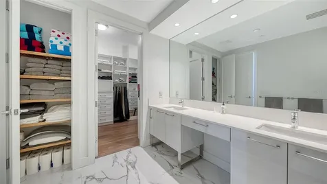 1155 N Gulfstream Avenue Sarasota FL 34236