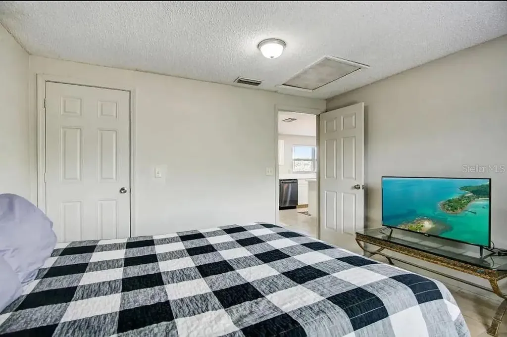 1002 Vine Avenue Clearwater FL 33755