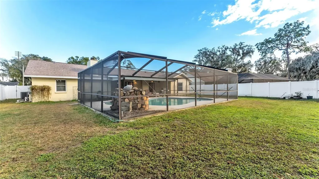 2207 Gatewood Street Plant City FL 33563