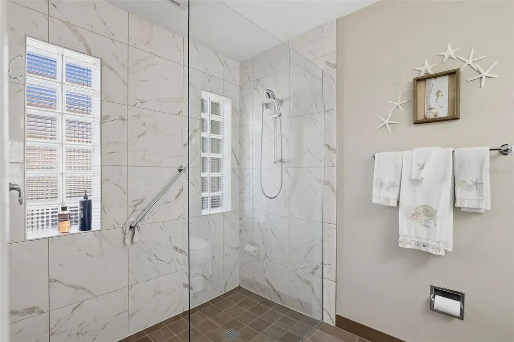 5704 34th Court W Bradenton FL 34210