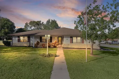 602 Fourth Avenue Lady Lake FL 32159