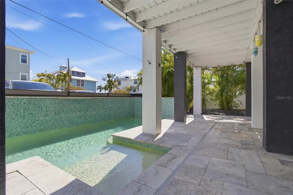2502 Avenue B Bradenton Beach FL 34217