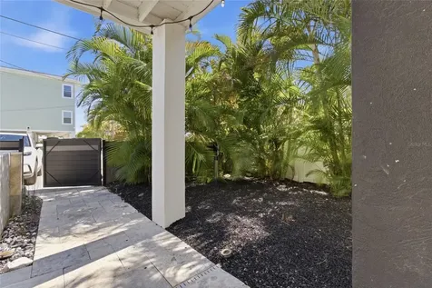 2502 Avenue B Bradenton Beach FL 34217