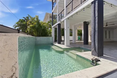 2502 Avenue B Bradenton Beach FL 34217