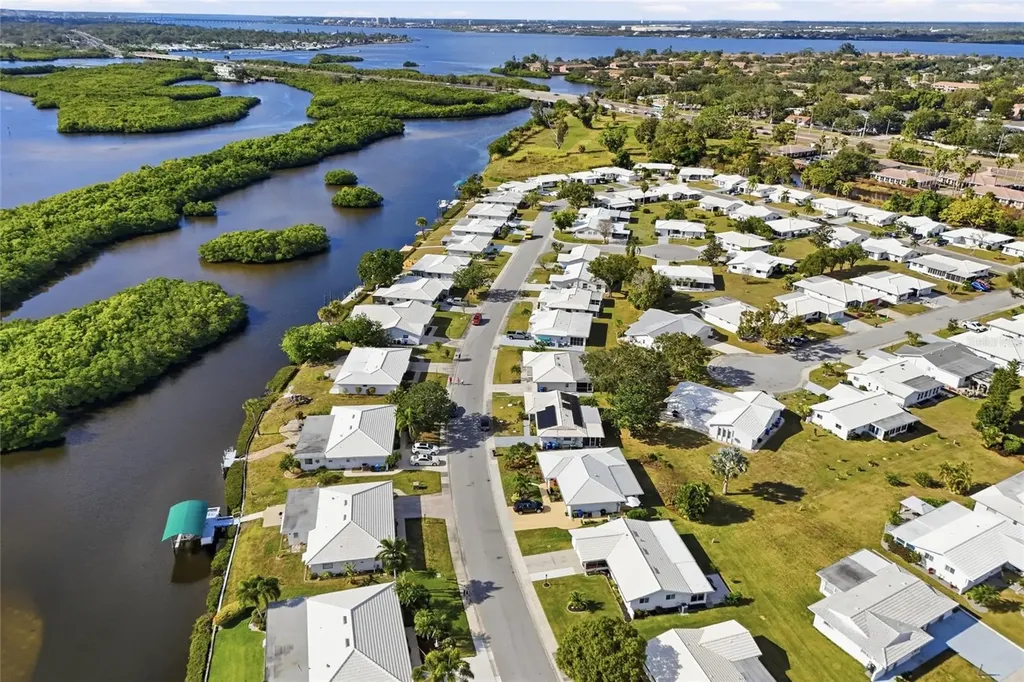 3905 Joyce Drive Bradenton FL 34208