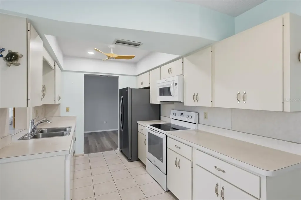 3905 Joyce Drive Bradenton FL 34208