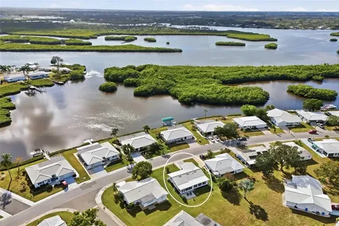 3905 Joyce Drive Bradenton FL 34208