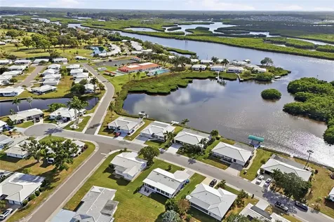 3905 Joyce Drive Bradenton FL 34208